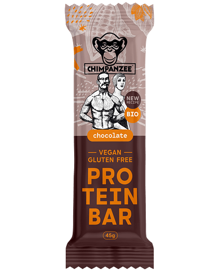 Barre protéinée bio Chimpanzee sans gluten et riche en fibres, idéale pour compléter facilement l’apport en énergie et en protéines.
