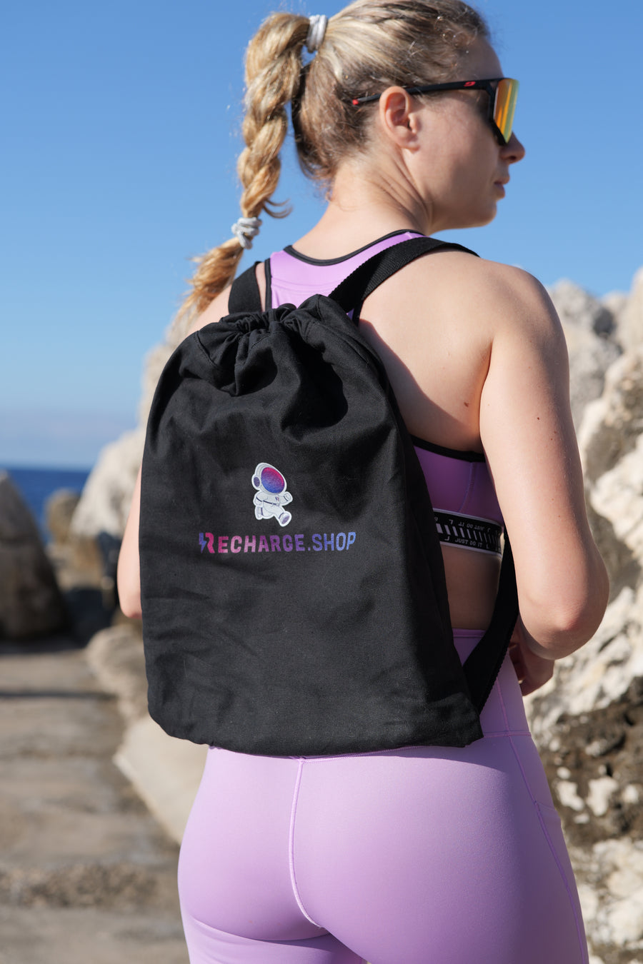 Sac en coton réutilisable, léger et écologique, idéal pour transporter vos produits du quotidien.
